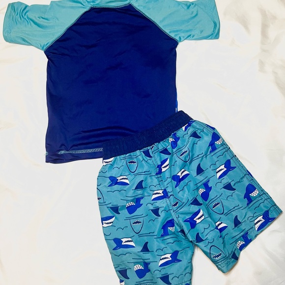 Infant 18M swim trunk set - Picture 2 of 3